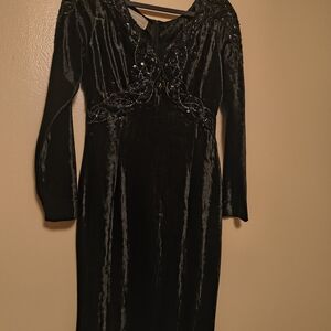 Chic Black Long Sleeve Velvet Dress